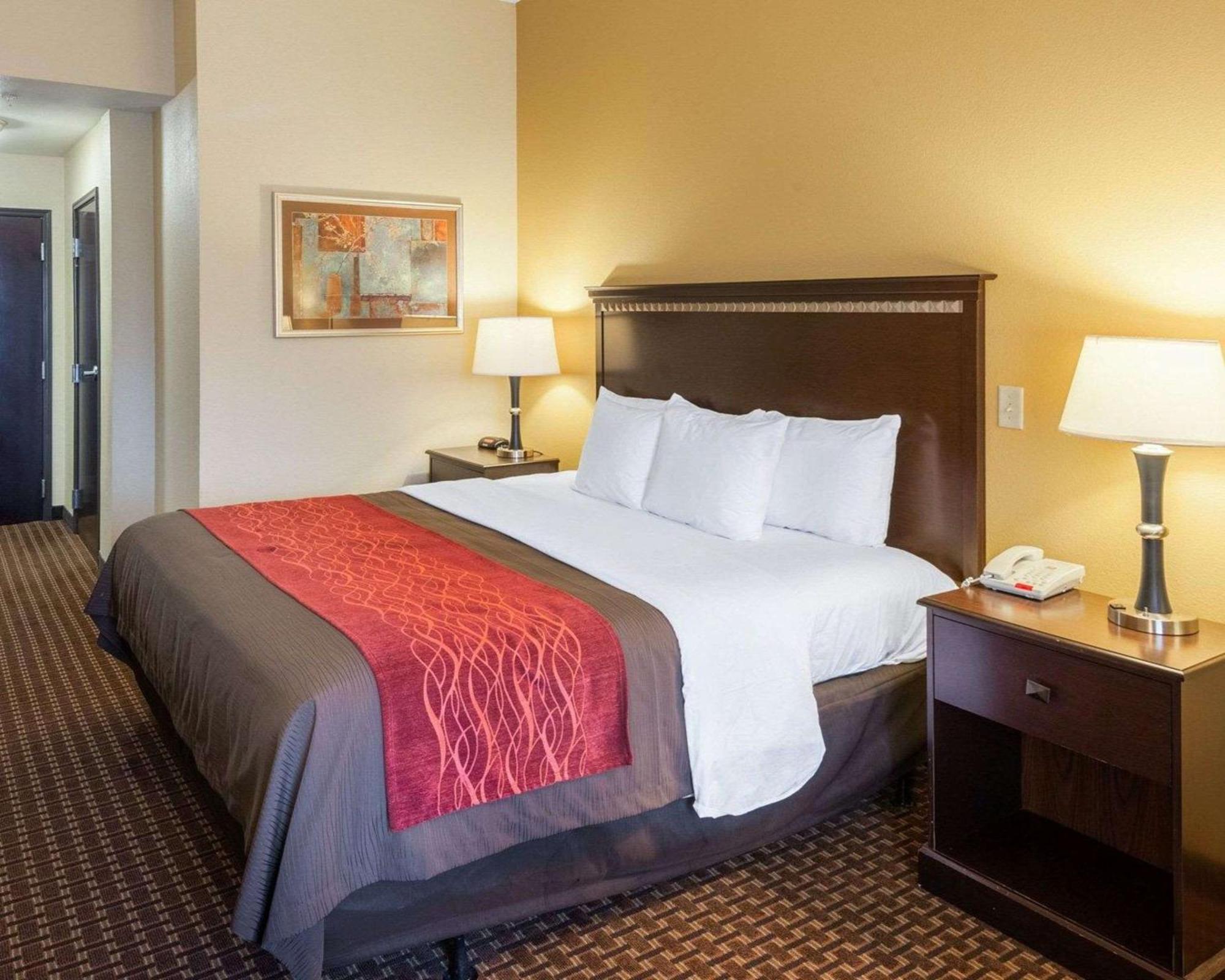 King Suite with Accessible Tub - Accessible/Non-Smoking,1281163654:JPEG